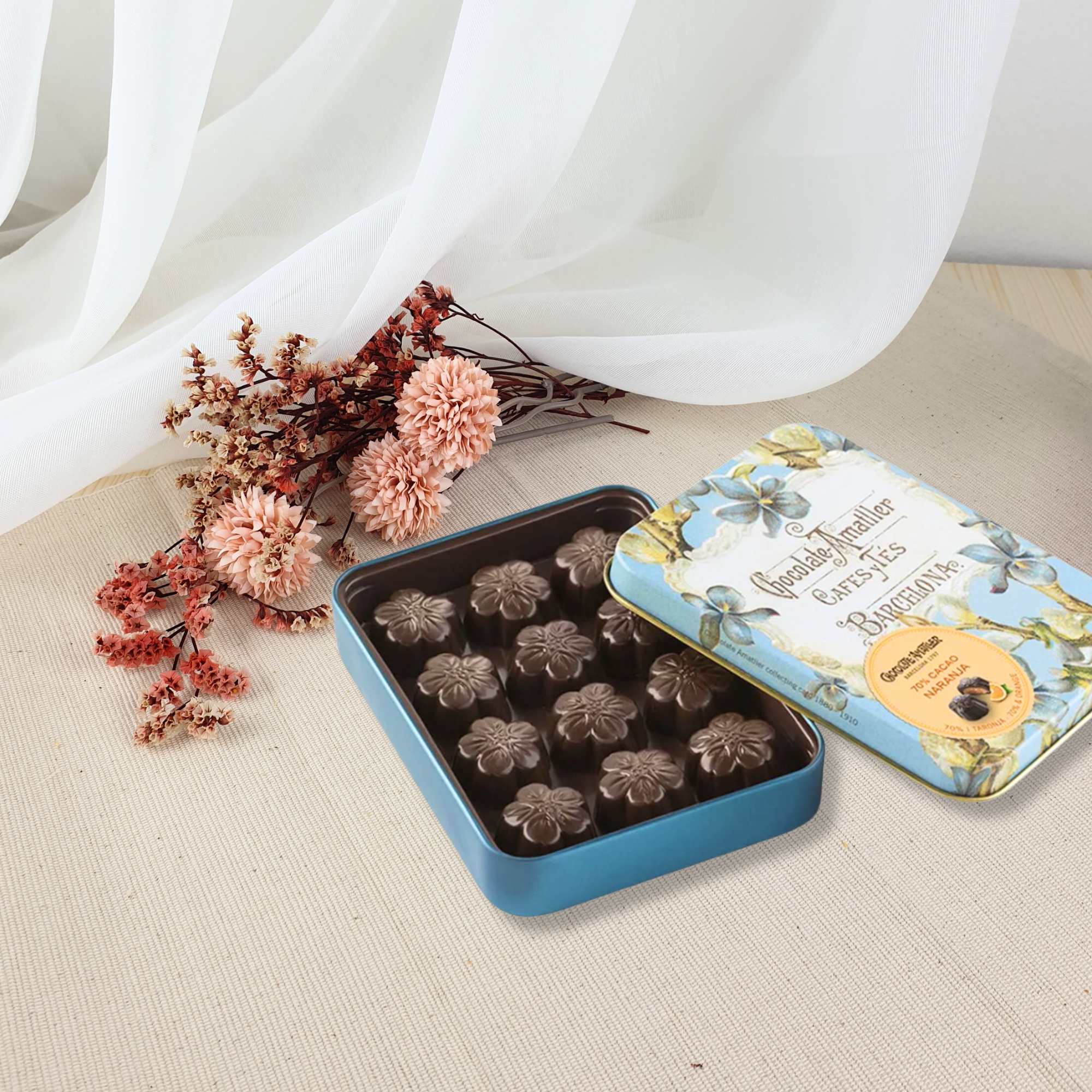 Flores de Chocolate 70% con Naranja de Chocolates Amatller
