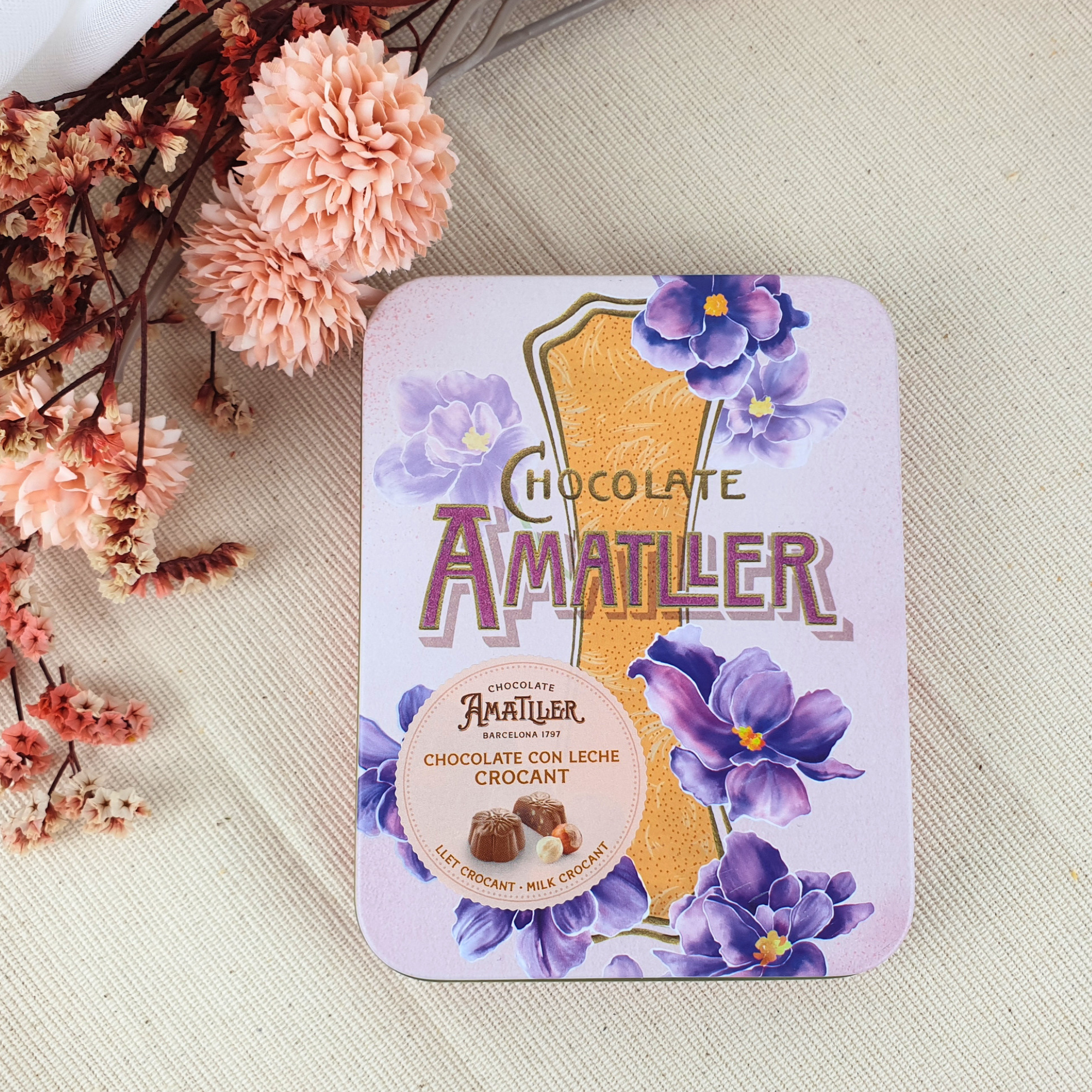 Flores de Chocolate con Leche y Crocant de Chocolates Amatller