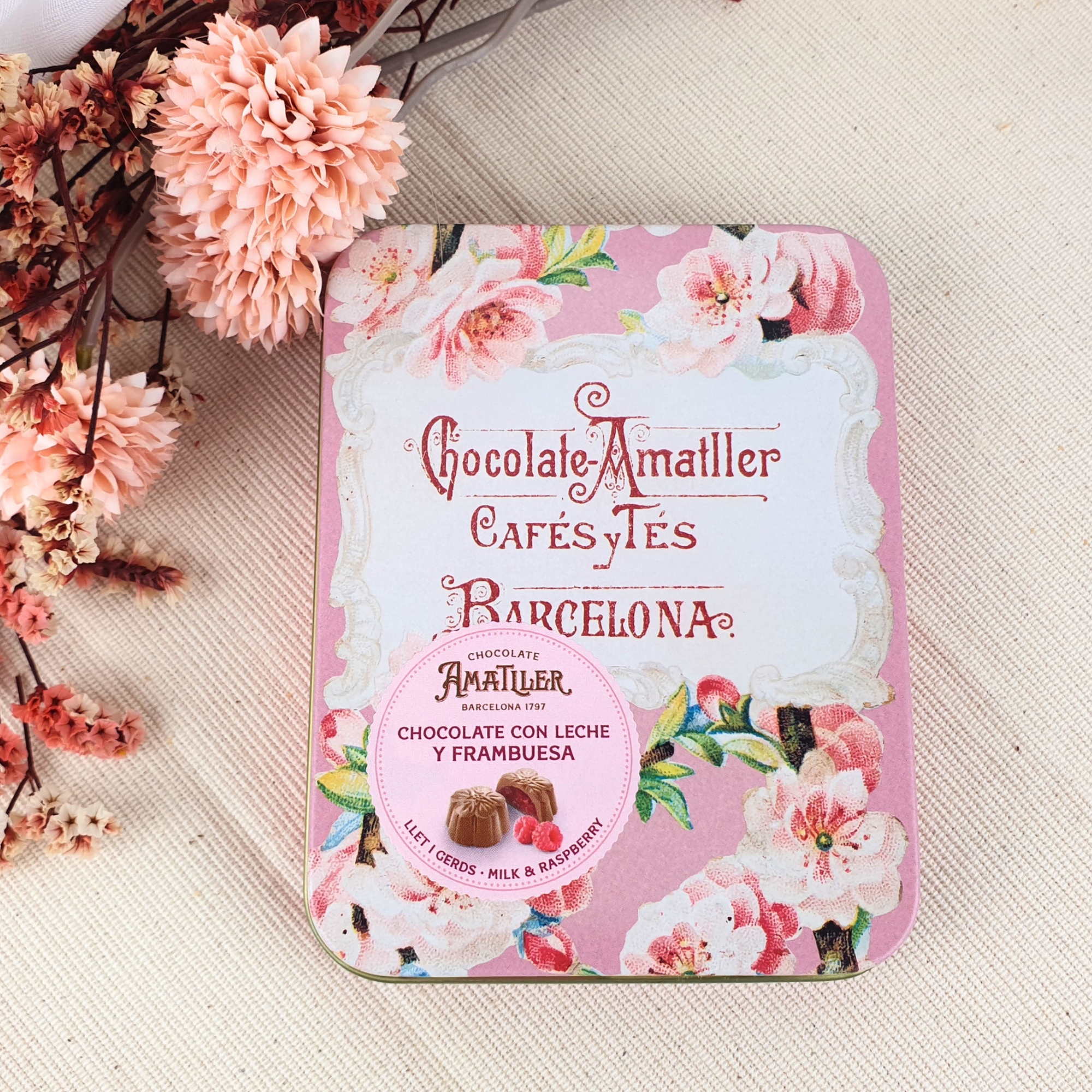 Flores de Chocolate con Leche y Frambuesa de Chocolates Amatller